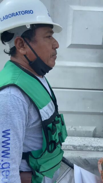 🏗 La calidad del concreto comienza desde su evaluación en obra. 

La prueba de revenimiento nos permite verificar la consistencia del concreto fresco y comprobar que se encuentra en las condiciones requeridas antes de su colocación .

En Geortec realizamos pruebas de control de calidad para obtener resultados confiables en cada proyecto. 

📲¿Necesitas control de calidad para tu obra? Cotiza con nosotros. 

#CalidadGeortec #controldecalidad #ingeneriacivil #TuxtlaGutiérrez #chiapas